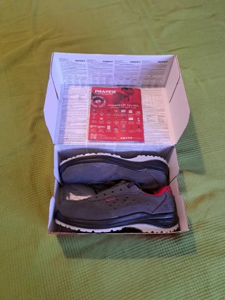 Zapatos de seguridad Panter grises y rojos