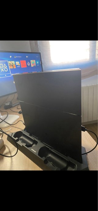 PS4 (PlayStation 4) Negra + Juegos Soporte y Mando