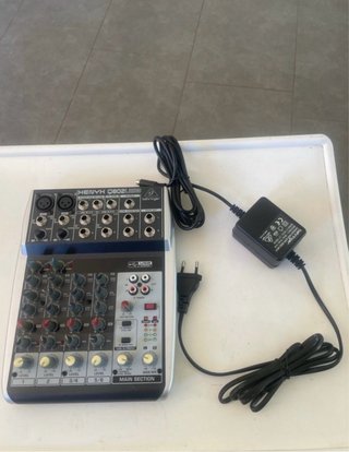 Mesa de mezclas Behringer Xenyx Q802USB
