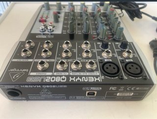Mesa de mezclas Behringer Xenyx Q802USB