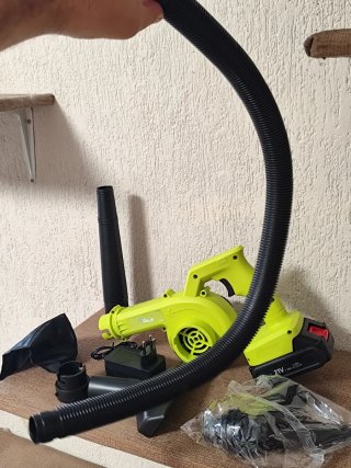 Soplador de hojas con batería y cabezales (21V)