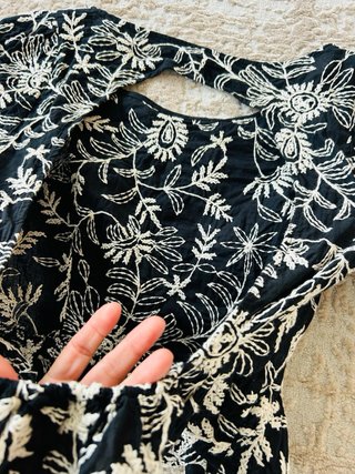 Top Zara bordado manga larga espalda descubierta