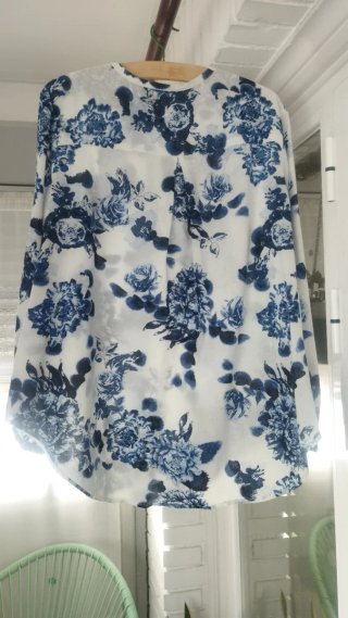 Blusón estampado flores azules