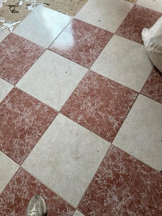 Losas para suelo en buen estado en dos colores