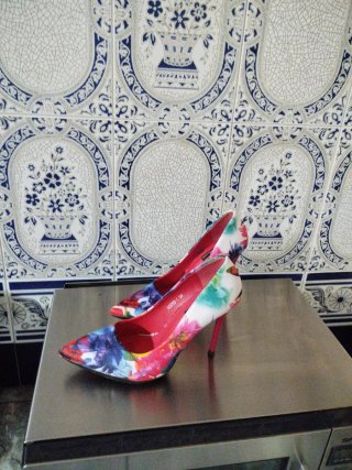 Zapatos de tacón floral talla 39