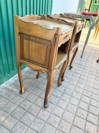 Pareja mesitas noche madera antiguas
