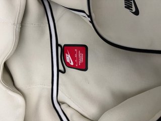 Chaqueta Nike Tech Fleece Crema Negra