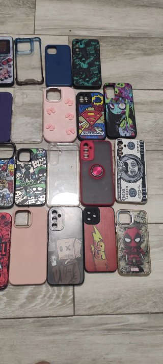 Fundas iPhone  todo 60€ 43 piezas