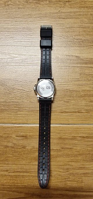 Reloj LOTUS
