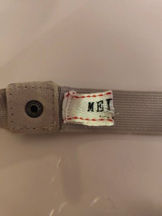 Cinturón elástico gris con apliques