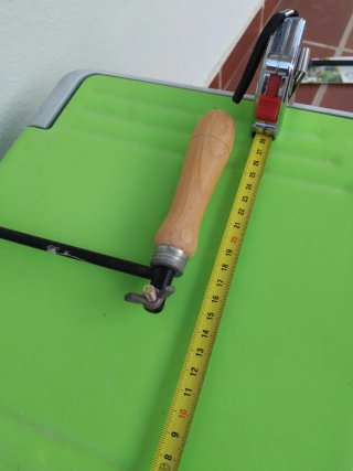 Sierra de marquetería con mango de madera