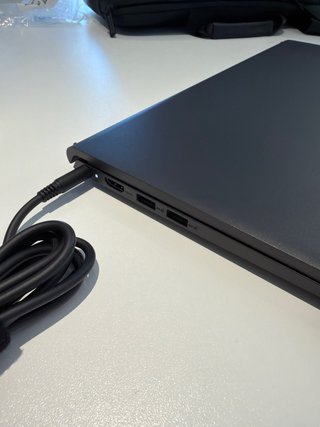 Portátil Dell Vostro 3520