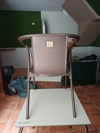 Mesa Mahou Terraza Metal sillas plástico nuevas
