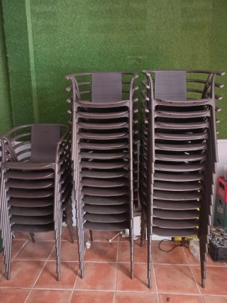 Mesa Mahou Terraza Metal sillas plástico nuevas