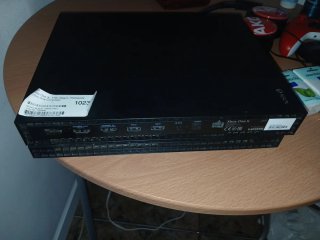 Xbox One X Negra + 2 Mandos el mando rojo es pract