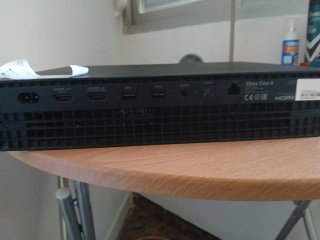 Xbox One X Negra + 2 Mandos el mando rojo es pract