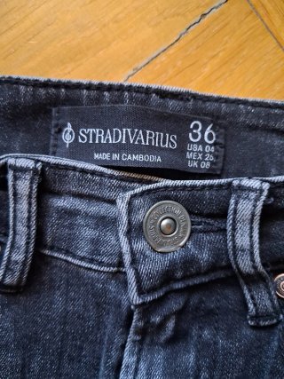 Pantalón denim gris Stradivarius Talla 36