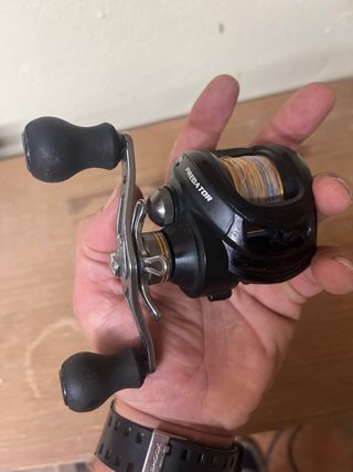 Carrete Casting Predator Mano Derecha