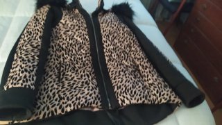 Chaquetón estampado leopardo con capucha