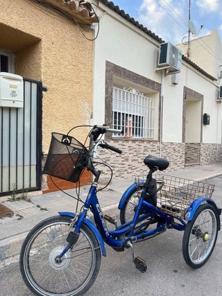 Triciclo Eléctrico Azul Funciona perfectamente