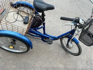 Triciclo Eléctrico Azul Funciona perfectamente