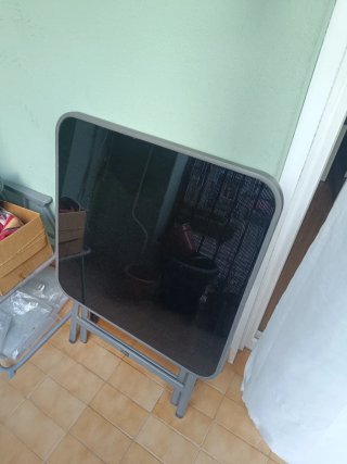 Mesa de cristal negra plegable