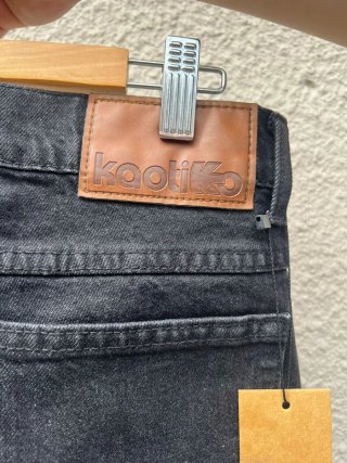 Pantalón corto Kaotiko Nuevo con etiqueta talla 38