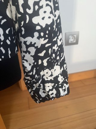 Bomber Zara Estampada Negra y Blanca