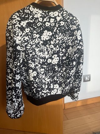 Bomber Zara Estampada Negra y Blanca
