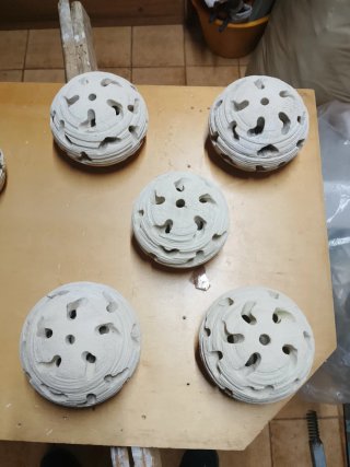 Porta candele in pietra lavorati a mano