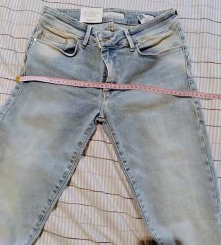 Pantalón vaquero Salsa azul claro. Nuevo