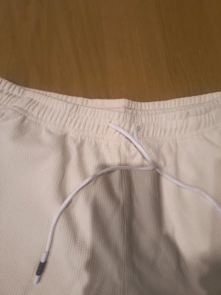 Pantalones cortos casuales beige y champany
