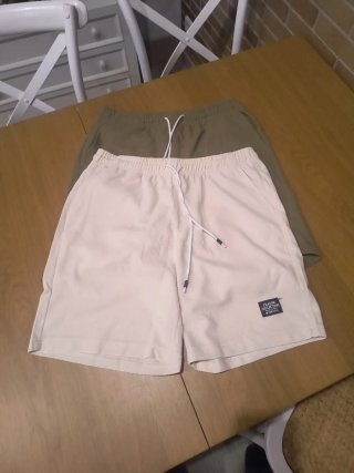 Pantalones cortos casuales beige y champany