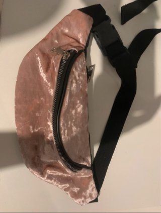 Riñonera rosa de terciopelo