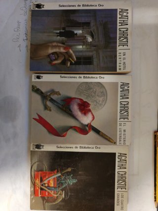 Las manzanas y 18 títulos más de Agatha Christie.