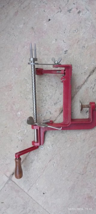Peladora de patatas y manzanas