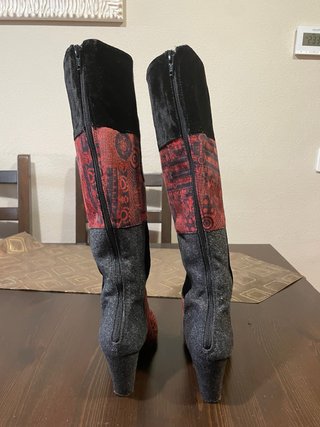 Botas altas Desigual grises y rojas