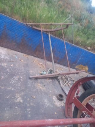 Eje con ballestas y ruedas para carro