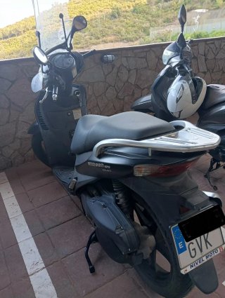 Suzuki Sixteen 125cc Scooter Negra 2010