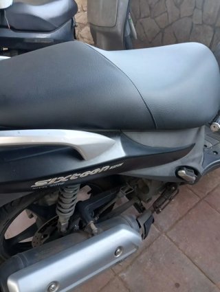 Suzuki Sixteen 125cc Scooter Negra 2010