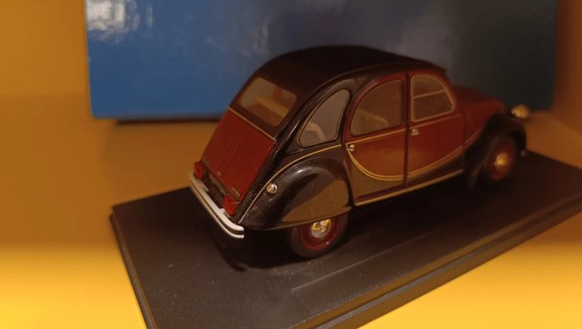 Miniatura Citroen 2cv - Carroceria Marrom