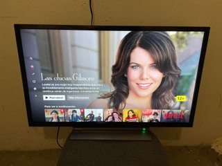 Smart TV Toshiba 32" Como Nueva + Mando Original