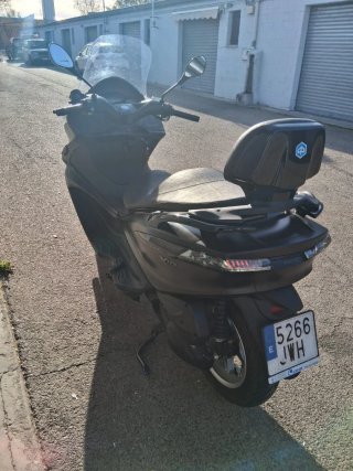 Maxi Scooter 125cc Negra Automática como nueva
