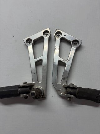 Posapiés Honda 125