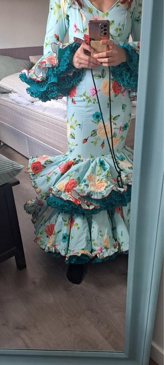 Vestido Flamenca Diseño Único Talla 36 tiene para