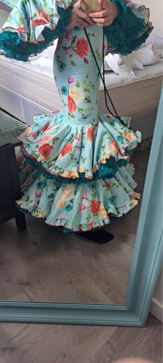 Vestido Flamenca Diseño Único Talla 36 tiene para