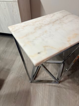 Mesa auxiliar diseño mármol y metal