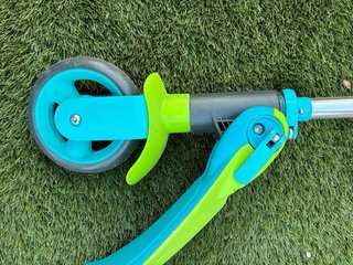 Patinete Smoby 3 Ruedas Verde y Azul