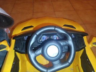 Coche eléctrico infantil amarillo