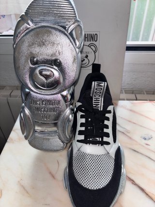 Zapatillas Moschino Negras y Plateadas